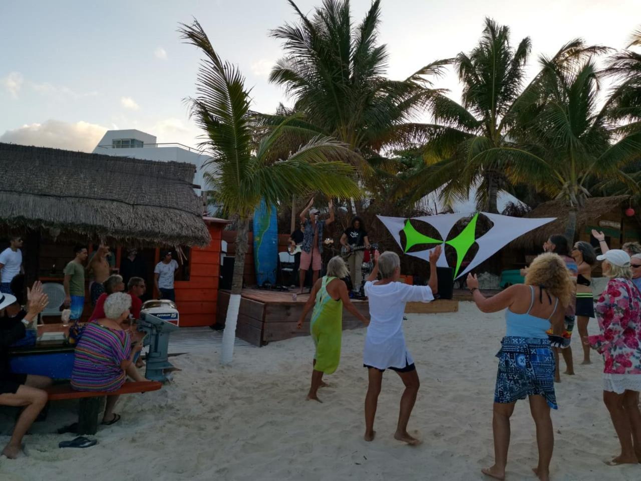 The Diving Lodge Downtown Puerto Morelos Buitenkant foto